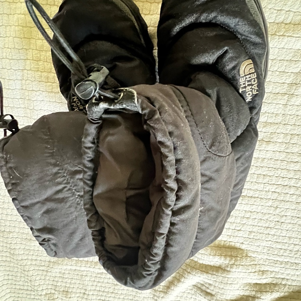 The North Face Nuptse Black Boots Rugged Outdoor Performance - Picture 4 of 5
